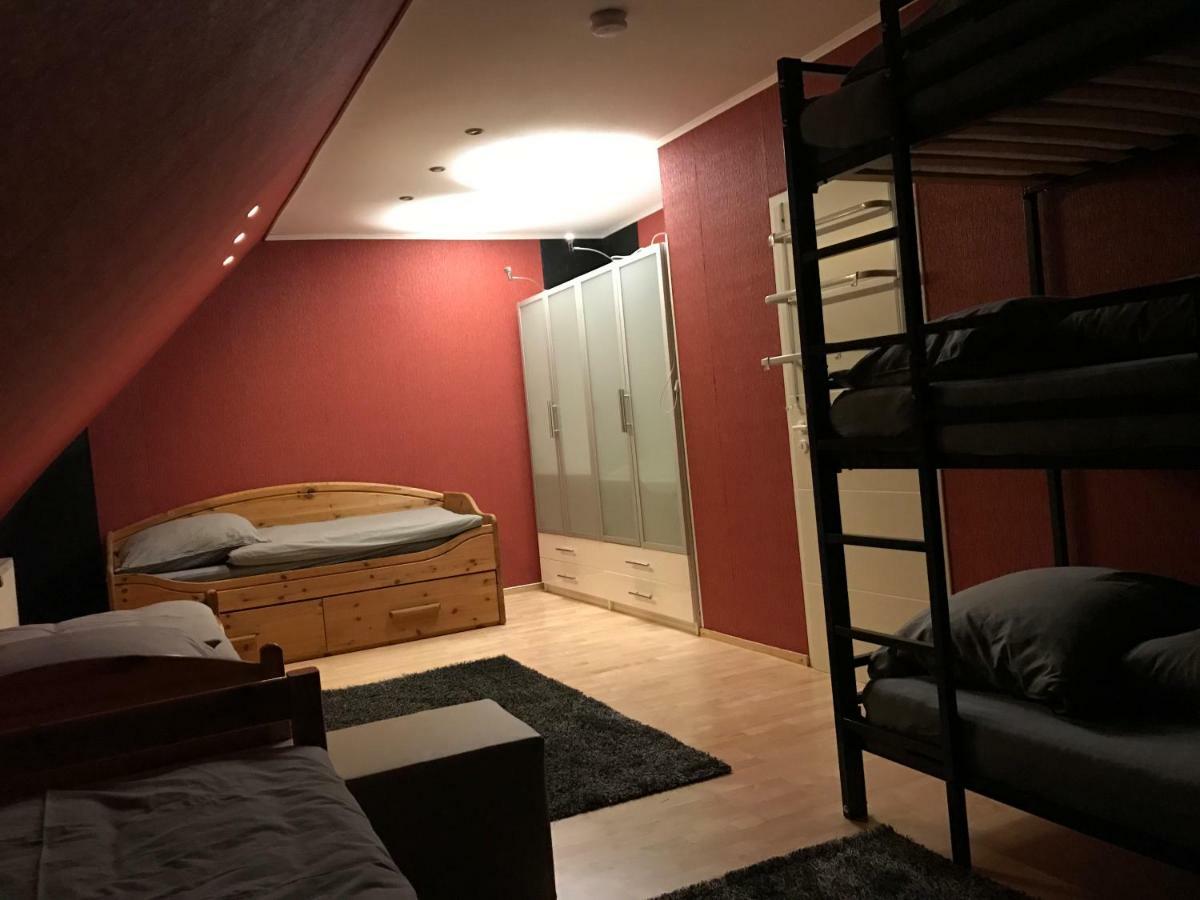 Messe Apartment & Rooms Haenigsen Rom bilde